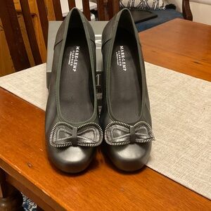 Women's pewter Bow Pumps